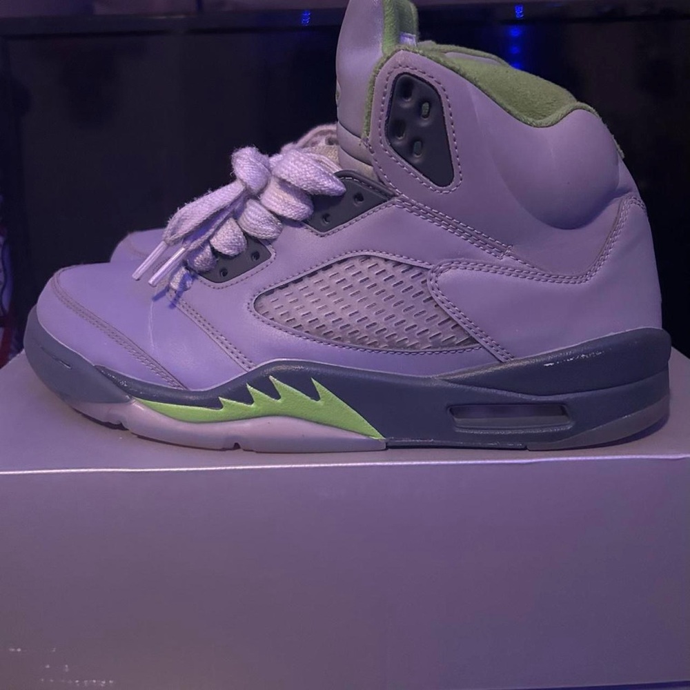 Stylish Gray and Green Sneakers - Picture 4 of 4